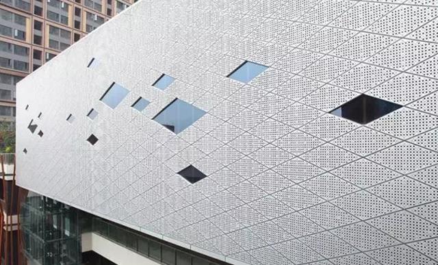铝单板厂家对建筑的装饰设计体现出空间的独特和超凡脱俗（看看不···